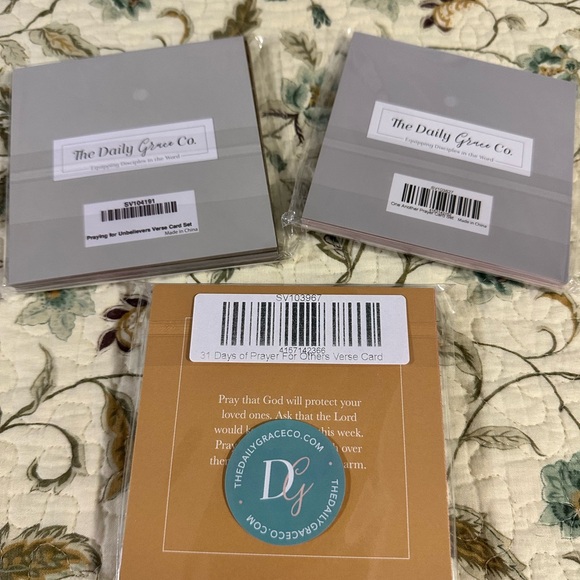 Lot of 3 The Daily Grace Co. Scripture Card Collections Praying for Others - Picture 2 of 2